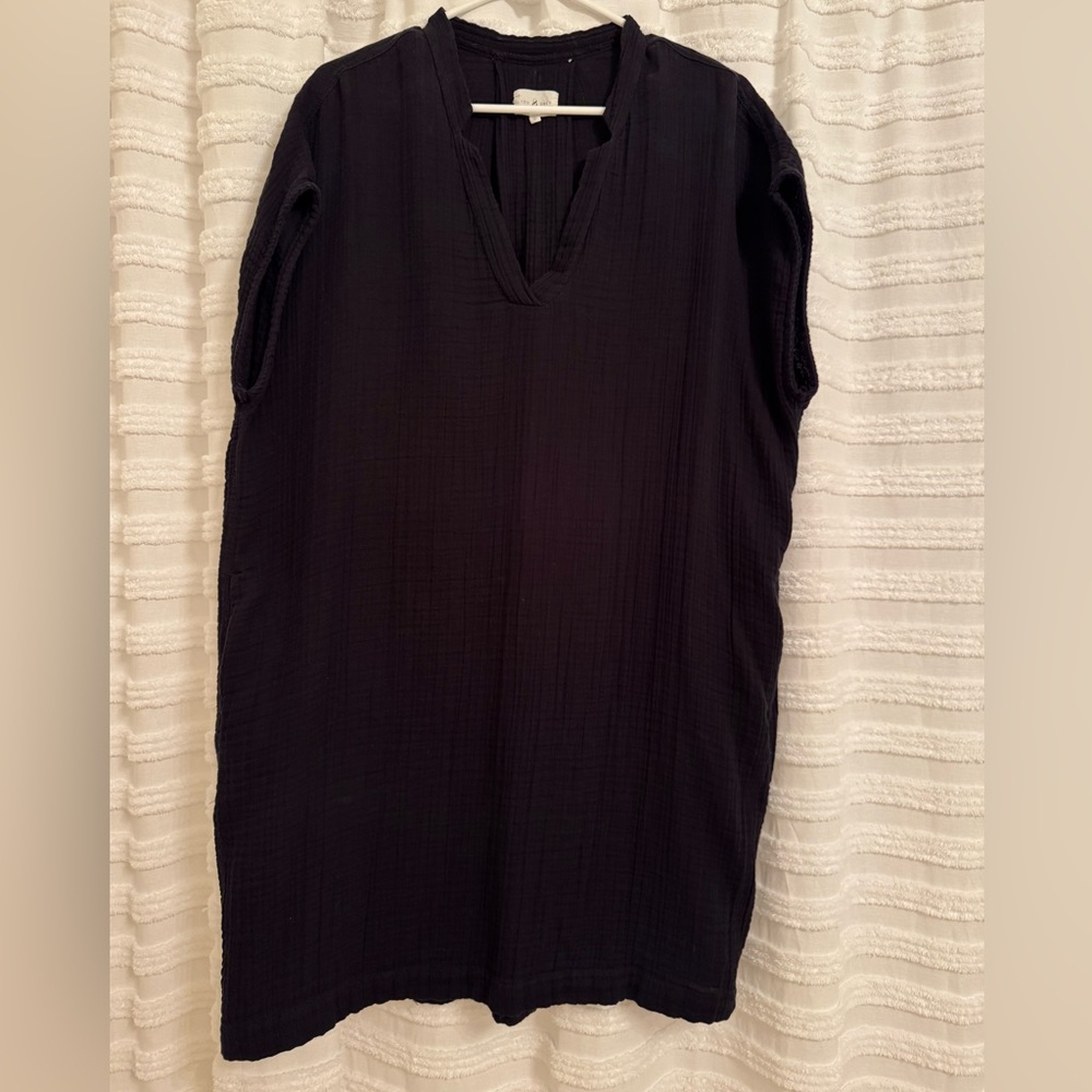 Lou & Grey Black V-Neck Textured dress